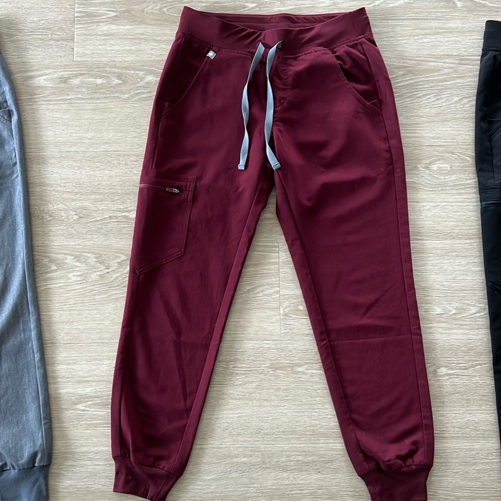 Figs Zamora Jogger Scrub Pants Burgundy XS Petite